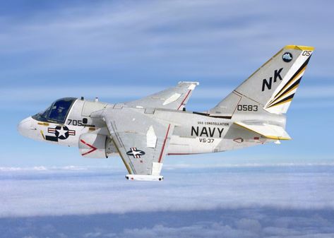 Only one Navy aircraft has been designated Navy One to fly the President - We Are The Mighty Airplane Ideas, Russian Submarine, Aviation Nation, Navy Carriers, F4 Phantom, Us Navy Aircraft, Naval Aviation, Fly Navy, Aircraft Carriers