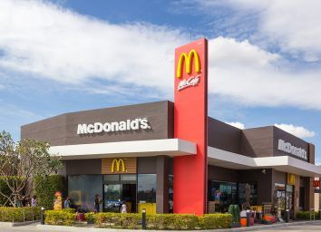 Mcdonalds Ice Cream, Free Mcdonalds, Mcdonald Menu, Mcdonalds Gift Card, Mcdonald's Restaurant, Secret Menu Items, Lunch Hour, Mc Donald, Wedding Cake Recipe