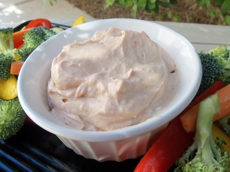 That Pink Chip Dip Ketchup Dip, Dips Party, Chip Dip Recipe, Cheese Chip Dip, Chips Ideas, Chip Dips, Chip Dip Recipes, Cheese Spread Recipes, Pink Dip