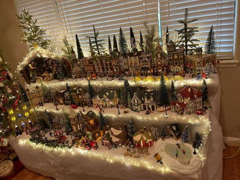 Large Christmas Village Display Ideas, Diy Christmas Village Platform, Auntie Claus, Christmas Village Display Ideas, Village Display Ideas, Christmas Tree Village Display, Diy Christmas Village Displays, Xmas Village, Tree Village