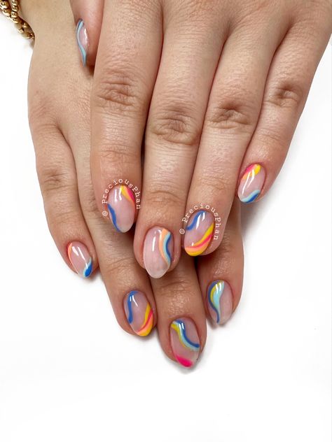 Simple Nail Art Swirls, Wavy Nail Design Short Nails, Colorful Swirls Nails, Clear Nails With Swirls, Clear Nails With Swirl Design, Short Swirl Nail Designs, Short Gel Nail Designs Abstract, Multicolor Swirl Nails, Short Wavy Nails