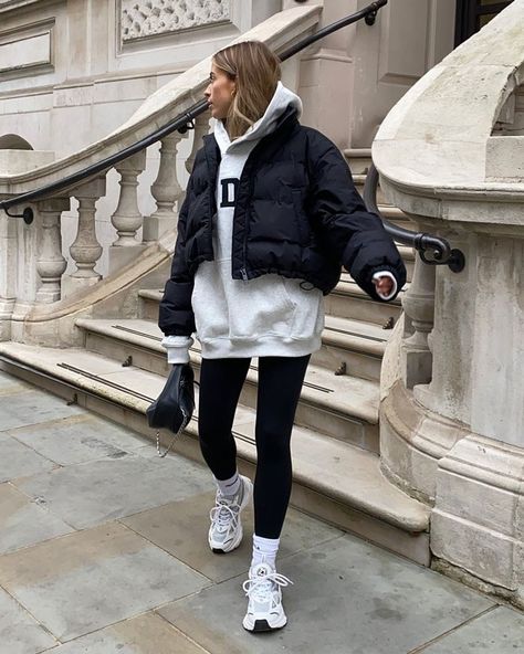 Milenial Outfit Fashion 2023, Sport Winter Outfit, Outfit Sport Mujer, Outfit Invierno Casual, Lookbook Outfits Winter, Aesthetic Chill Outfits, Chill Outfits Winter, Comfy Style Outfits, Chill Winter Outfit