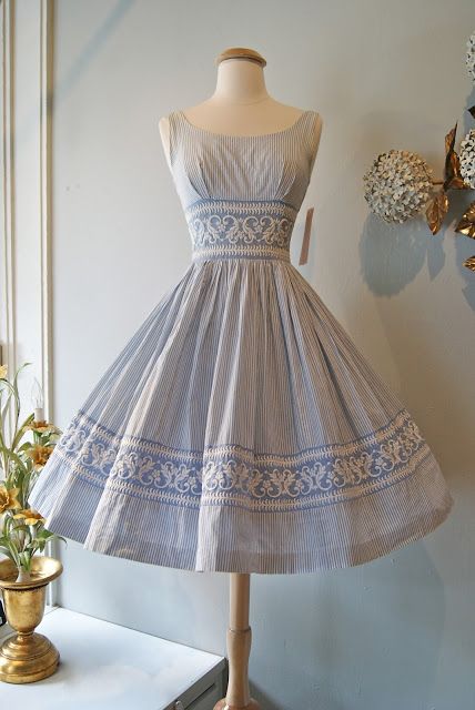 1950's Seersucker Day Dress. This dress has it all..... Vintage Dresses 50s, Retro Mode, Romantic Dress, 50s Dresses, 1950s Dress, 50s Fashion, Mode Vintage, Mode Inspiration, Looks Vintage