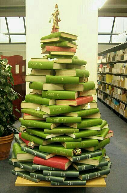 Christmas Library Display, Book Trees, Christmas Library, 2010 Christmas, Library Christmas, Nerdy Christmas, Bookish Christmas, Geek Christmas, Book Christmas Tree