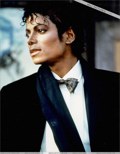 So multi-talented and so misunderstood...One of the greatest to ever walk on a stage!! Michael Jackson Beat It, Thriller Michael Jackson, Say Say Say, Michael Jackson Images, Hee Man, Michael Jackson Wallpaper, Michael Jackson Thriller, Michael Jackson Smile, Joseph Jackson