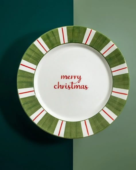 Let them eat (Christmas) cake. Celebrate the season with our newest festive additions, guaranteed to fill your table with cheer. . . #thegoto #giftbetter #christmasgifts #homeware #tablescape Diy Christmas Plate, Xmas Plates, Christmas Dinner Set, Christmas Plate Set, Christmas Eve Plate, Christmas Dinner Plates, Christmas Platter, Holiday Tablescape, Diy Pottery Painting