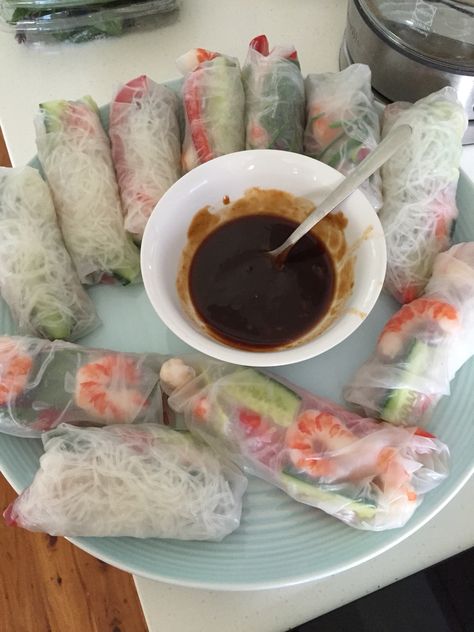 Rice Paper Rolls Aesthetic, Rice Paper Rolls, Vegetarian Life, Food Tech, Salty Foods, Egg Rolls, Vietnamese Recipes, Spring Rolls, Fresh Rolls