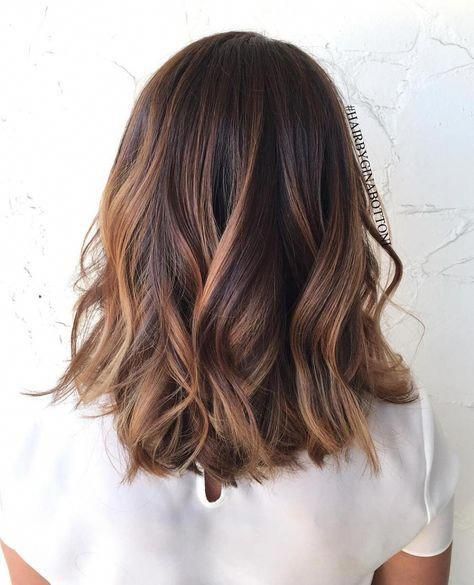 Long Bob With Strawberry Blonde Balayage #ombremediumhair チョコレートブラウン ヘアカラー, Long Bob Brunette, Brunette Balayage Hair Medium, Balayage Hair Bob, Chocolate Brown Hair Color Ideas, Natural Dark Hair, Sweet Hairstyles, Brunette Ombre, Brown Hair Color Ideas