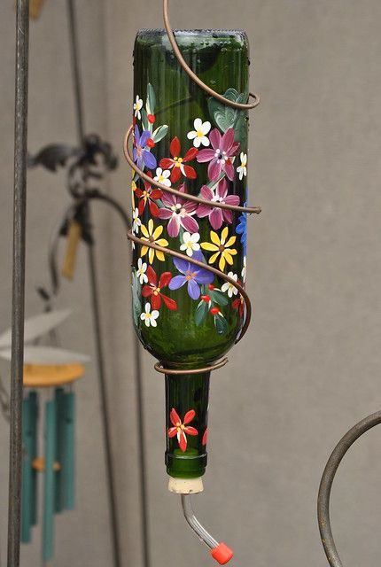 Homemade Hummingbird Feeder, Diy Hummingbird Feeder, Butterfly Feeder, Homemade Bird Feeders, Glass Hummingbird, Bird House Kits, Hummingbird Feeder, Hummingbird Garden, Wine Bottle Art