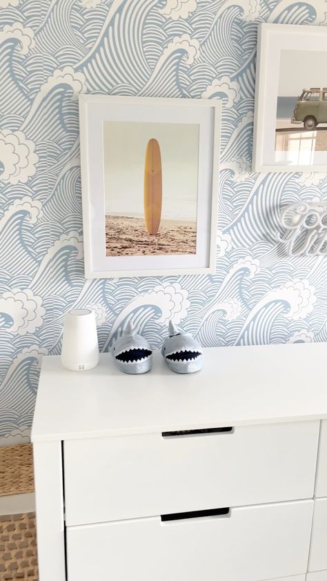 Surf Bathroom Ideas, Wave Wallpaper Bedroom, Surfer Bathroom Ideas, Kids Beach House Bedroom, Subtle Wallpaper Bedroom, Hawaii Themed Nursery, Wave Nursery Theme, Surf Theme Bathroom, Subtle Beach Theme Bedroom