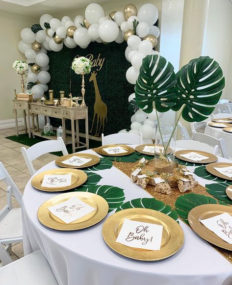 Safari Shower Ideas, Safari Baby Shower Decorations, Wild Baby Shower, Theme Bapteme, Safari Baby Shower Boy, Babby Shower, Jungle Safari Baby Shower, Baby Shower Safari Theme, Lion King Baby Shower