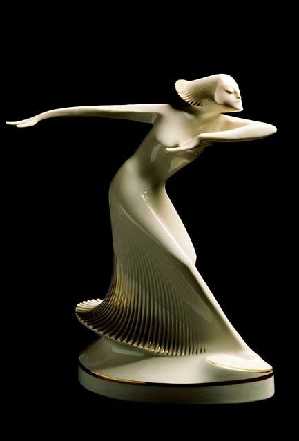 Theo-Vos---Ballerina---c.-1927---Hutschenreuther---37cm Ballet Statue, Ballerina Statue, Lampe Art Deco, Art Deco Sculpture, Deco Furniture, Interior Deco, Sculptures & Statues, Art Deco Design, Art Sculpture