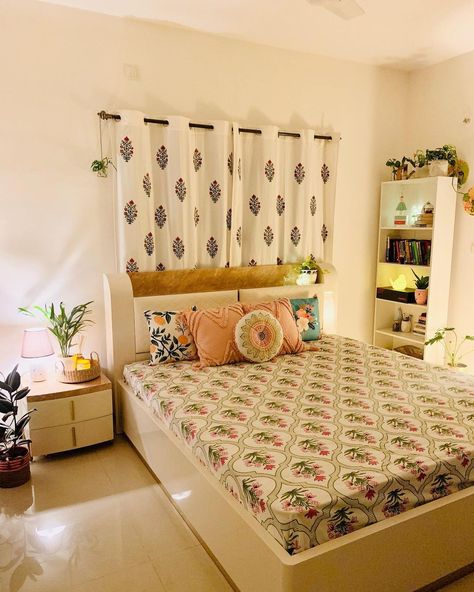 Bachelor Room, Luxury Room Design, Small Room Makeover, Indian Room, Dream Frame, Colorful Room Decor, Indian Room Decor, Indian Bedroom Decor, Indian Bedroom