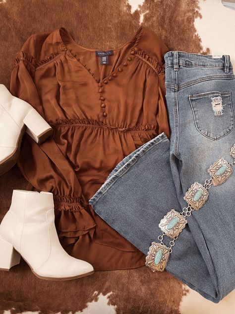 Rustic Country Outfits, Western Flatlay, Western Cottagecore Outfits, Rustic Outfits For Women, Fall Western Outfits, Western Work Outfit, Western Ootd, Vaquera Fits, Jaripeo Outfits