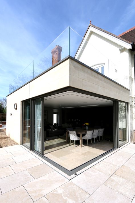 Winter Hill used open corner #slidingdoors to create an open, frameless corner and are the synopsis of the indoor-outdoor design trend. #slidingdoubleglazeddoors #doubleglazedslidingdoors #slidingpatiodoors #largeexternaldoors #slidingdoorsinternal #slidingdoorsframe #dontmoveimprove #architecture #londonarchitecture #architecture_lovers #archdaily #architects #londonarchitecture #londonhomes #londondesign #homedesign #moderninteriors Corner Glass Doors Patio, Corner Sliding Doors Exterior, Sliding Door External, Grade 2 Listed Extension, Sliding Door Terrace, Corner Sliding Doors, Foldable Doors, Sliding Doors Internal, Brunswick House