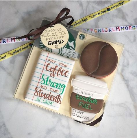 Starbucks Cookies, School Cookies, Before School Starts, Brown Hairstyles, Back To School Gifts For Teachers, Crazy Cookies, Cookies Theme, Cute Teacher Gifts, School Starts