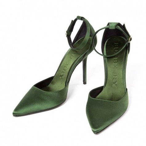 Burberry - Hunter green satin pumps Shoes Pumps Heels, Hak Tinggi, Dr Shoes, Shoes Heels Classy, Heels Classy, Fancy Shoes, Burberry Shoes, Girly Shoes, Aesthetic Shoes