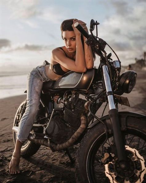 Mechanics Photography, Bali Photoshoot, Motorcycle Photo Shoot, Biker Photos, Female Motorcycle Riders, Biker Photography, Biker Photoshoot, Motorcycle Photography, Bike Photoshoot