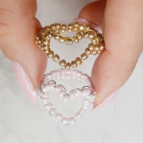 Beaded Heart Ring Pattern, Beaded Heart Ring Tutorial, Making Rings With Beads, Beaded Heart Tutorial, Heart Ring Tutorial, Beaded Heart Ring, Heart Rings Diy, Heart Necklace Diy, Braided Jewelry