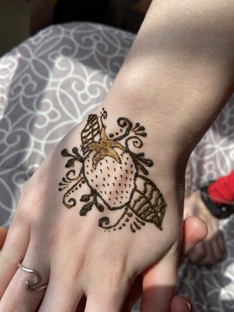 Henna Ladybug, Tattoo Sleeve, Henna Designs, Mehndi Designs, Sleeve Tattoos, Henna, Fruit, Tattoos, Quick Saves