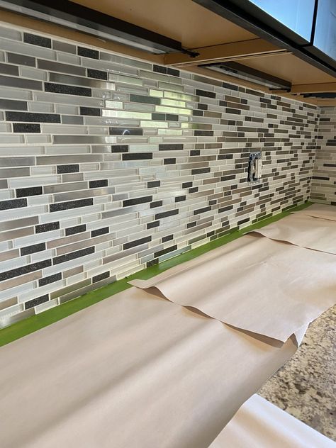 Transform Your Mosaic Tile Backsplash for $30! - Come Stay Awhile by Amanda Vernaci | Modern Farmhouse DIY + Home Renovation Painting Tile Backsplash, Painting Over Tiles, Tub And Tile Paint, Painting Kitchen Tiles, Paint Backsplash, Modern Farmhouse Diy, Mosaic Tile Backsplash, Glass Tile Backsplash, Kitchen Backsplashes