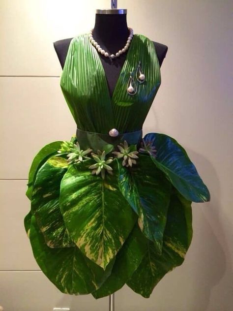 Clothes Made Of Leaves, Nature Theme Dress, Clothes Made From Plants, Leaf Clothing, Plant Clothes, Earth Costume, Plant Dress, Nature Costume, Leaf Dress