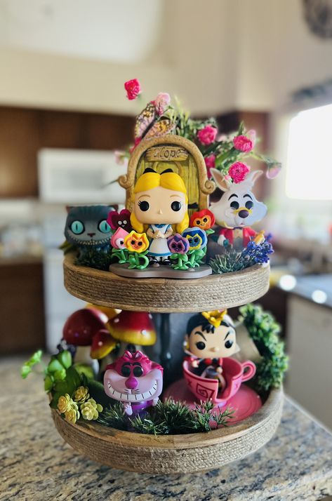 Alice In Wonderland Kitchen Theme, Doorables Disney Display, Doorables Display Ideas, Disney Doorables Crafts, Miniverse Display, Doorables Crafts, Funko Display Ideas, Funko Pop Display Ideas, Casa Disney