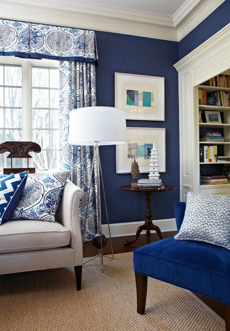 Vintage traditional living room with blue wall color, blue chair and blue and white drapes with valence. #vintage #traditional #blue #white #livingroom #curtains #drapes Blue And White Drapes, Blue Wall Color, Living Room New York, Blue And White Living Room, Living Room Transitional, Living Room Wall Color, Blue Living Room Decor, Room Wall Colors, Living Room Themes