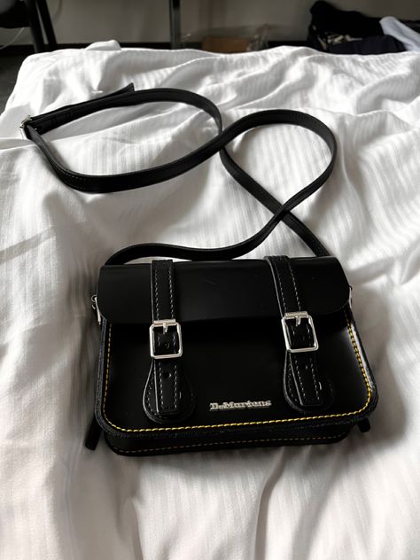 Black dr.martens bag Side Satchel Bag, Black Crossbody Bag Aesthetic, Small Black Purse Outfit, Dr Marten Purse, Dr Martens Purse, Doc Martens Purse, Dr Martens Bag Outfit, Doc Marten Bag, Aesthetic Crossbody Bag