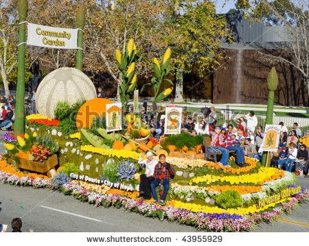 Diy Parade Float Ideas, Diy Parade Float, Halloween Parade Float, Mardi Gras Parade Float, Tournament Of Roses Parade, Parade Float Ideas, Teeth Logo, Parade Design, Homecoming Parade