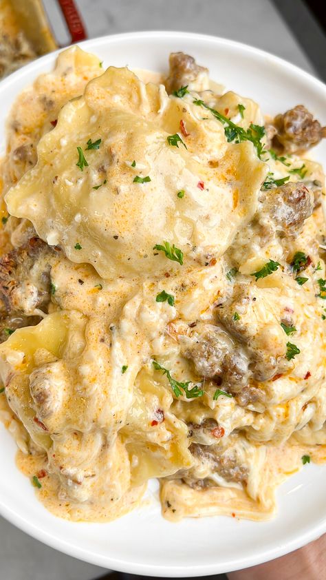 Alfredo Ravioli, Sausage Ravioli, Easy Weeknight Recipes, Sausage Alfredo, Baked Chicken Spaghetti, Spicy Italian Sausage, Batch Baking, Family Favorite Recipes, Ravioli Lasagna