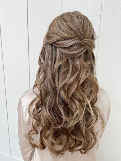 Sister Of The Bride Hairstyles Half Up, Sister Of The Groom Hairstyles, Sister Of The Bride Hairstyles, Mother Of The Groom Hairstyles, Sister Of The Groom, Mother Of The Bride Hair, Makeup Help, Bride Sister, Party Hair