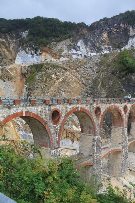 A visit to the marble quarries in Carrara - Italian Notes Marble Quarries, Italian Notes, Carrara Italy, Famous Bridges, Tuscany Travel, Italy Tuscany, Lovely Places, Montepulciano, Old Street