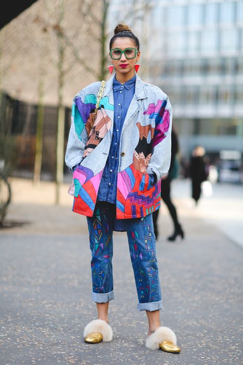 The Best Street Style At London Fashion Week Autumn Winter 2017 London Fashion Week Street Style, London Fashion Weeks, 일본 패션, Tokyo Street Fashion, Denim On Denim, London Street Style, Street Style Trends, Funky Fashion, Best Street Style