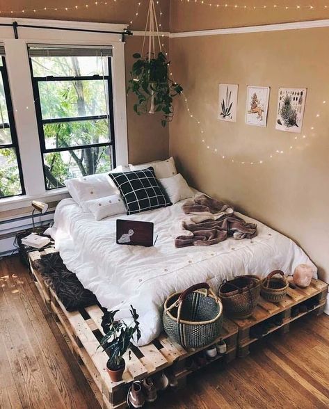 1940 Kitchen, Western Bedroom Decor, String Lights In The Bedroom, Interior Bathroom, Rustic Bedroom Decor, Diy Apartment Decor, Dekorasi Kamar Tidur, Bedroom Decor Cozy, Small Bedroom Decor