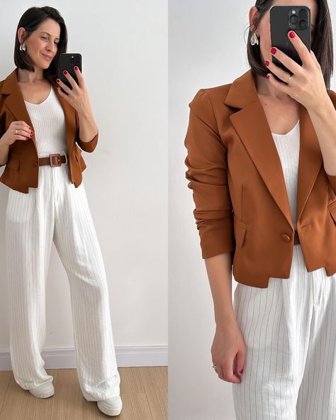 Alfaiataria descomplicada e moderna. O blazer cropped é uma ótima opção para quem quer um guarda roupa versátil , inteligente e moderno! Ele se encaixa no look casual com tênis e no look formal com salto. Busque no nosso site por BLAZER CROPPED REBECA. Link na Bio . Zara Cropped Blazer For Workwear, Casual Single-breasted Cropped Blazer, Look Formal, Look Casual, Blazer, On Instagram, Instagram