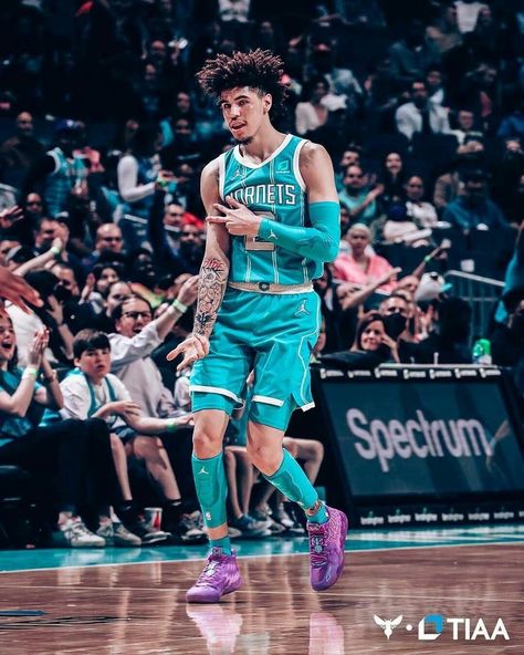 Lamelo Ball Wallpaper, Lebron James 2003, Cool Wallpapers For Men, Ronaldo Images, Ja Morant Style, Liangelo Ball, Best Nba Players, Ball Wallpaper, Bola Basket