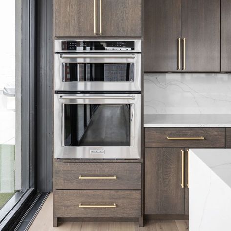 Our custom cabinet maker takes your appliances selections and makes perfect nooks for your selections to fit. This oven/microwave is a perfect example of the precision. #customhomeinspo #customhomesofinsta #interiordesign #customhomesinspo #homesofinsta #homeinspo #inspoforhome #homesinindianapolis #indianabuilder #indianapolisbuilds #luxurycustomhome #builderindiana #customhomebuilderindiana #customhomesbuilderindianapolis #customhomesbuilderofinsta #builderinindianapolis #builderinindiana Oven Microwave Combo Wall Cabinet Modern, Microwave And Oven Cabinet, Microwave Oven Combo Built Ins Drawer, Microwave Oven Warming Drawer Combo, Oven Microwave Combo Wall Cabinet Dimensions, Microwave Oven Combo, Oven Cabinet, Custom Cabinet, Smart Home Design