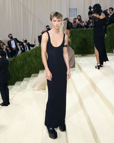 All the Best Queer Looks From the 2021 Met Gala | them. Queer Gala Outfit, Queer Black Tie Fashion, Queer Party Outfit, Queer Prom, Valentino Suit, Slinky Black Dress, Met Gala Outfits, Gala Outfit, The Met Gala