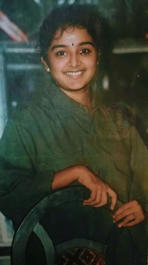 Old Photos Vintage, Manju Warrier, Nice Face, Beauty Images, Photos Vintage, Wallpaper Vintage, Interesting Faces, Indian Beauty Saree, Actress Photos