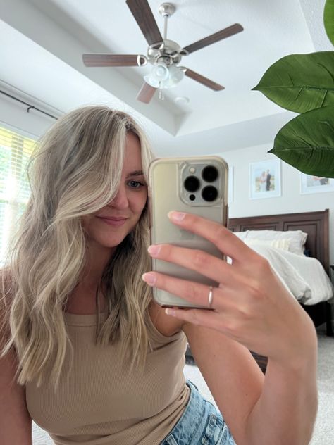 Mirror selfie of fresh blonde hair with curled pieces. Hair Long Blonde, Blonde Hair Inspo, Curled Hair, Long Blonde, Long Blonde Hair, Hair Long, Curled Hairstyles, Hair Inspo, Blonde Hair