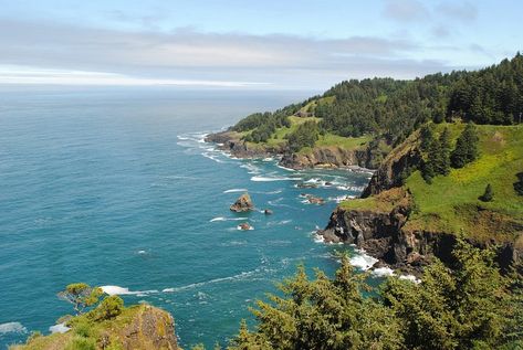 Depoe Bay Oregon, Things To Do In Oregon, Underwater Hotel, Depoe Bay, Oregon Vacation, Honeymoon Spots, Hiking Routes, Oregon Travel, Cannon Beach