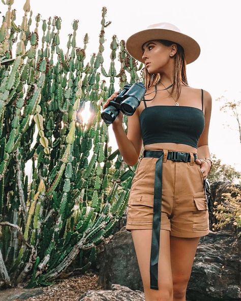 G.I JANE 🌵 Ranger @fashionstyelle reporting for duty in the Solardo Safari Shorts Tan $89.95 & Jane Crop Black $39.95! Want this for the… Safari Outfit Women, Moda Safari, Jungle Outfit, Safari Shorts, Zoo Outfit, Safari Costume, Hiking Attire, Dark Jungle, Safari Outfit