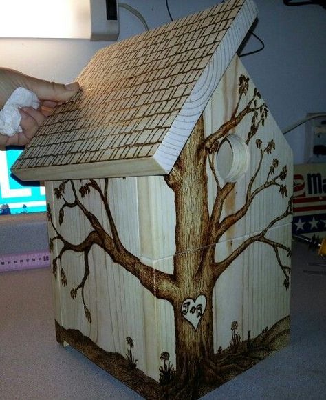 pyrography on bird house.. another side view Pyrography Birdhouse, Wood Burning Techniques, Wood Burn Designs, Pyrography Patterns, Wood Burning Tool, Burnt Wood, Bird Aviary, Woodburning Projects, Bird Houses Painted