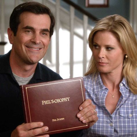 Haley Modern Family, Modern Family Phil, Phil Dunphy, Married With Children, Family Books, Tv Couples, Fan Book, Married Life, Married Couple