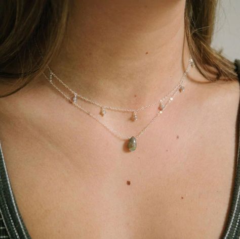 Stardust Necklace, Gold Drop Necklace, Green Details, Gelang Manik, Labradorite Necklace, Dope Jewelry, Labradorite Necklaces, Funky Jewelry, Jewelry Lookbook