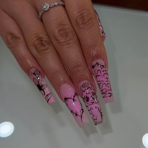 Karol G nail design Credit: Ig: @nailsbyzairaa Karol G Heart Nails, Msb Karol G Nails, Bichota Nails Ideas, Karol G Acrylic Nails, Karol G Inspo Nails, Karol G Nails Ideas, Bichota Nails Karol G, Karol G Nail Ideas, Karol G Concert Nails