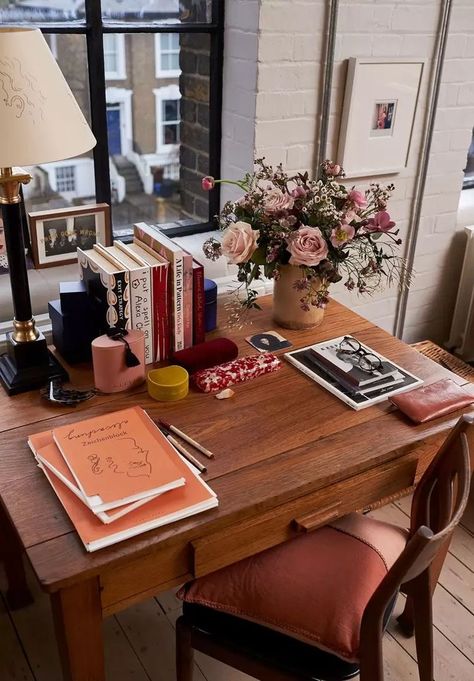 Affordable Desk, London Office, Office Desk Decor, House Garden, Desk Setup, Alexa Chung, Office Inspiration, Home Office Design, Decoration Design