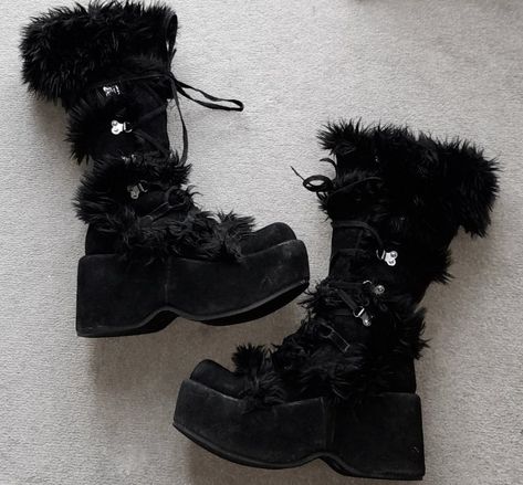 Goth Shoes Aesthetic, Dr Shoes, Funky Shoes, New Rock, Shoe Inspo, Aesthetic Shoes, Grunge Goth, Swag Shoes, Alternative Outfits