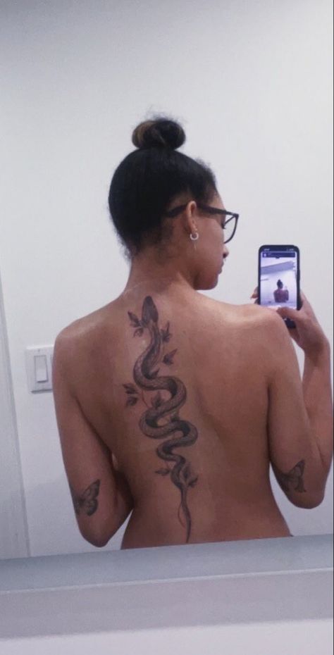 Trendy Tattoo Ideas, Back Tattoo Women Spine, Back Tattoos Spine, Tattoo Ideas Inspiration, Flower Spine Tattoos, Spine Tattoo Ideas, Tato Minimal, Basic Tattoos, Girl Back Tattoos